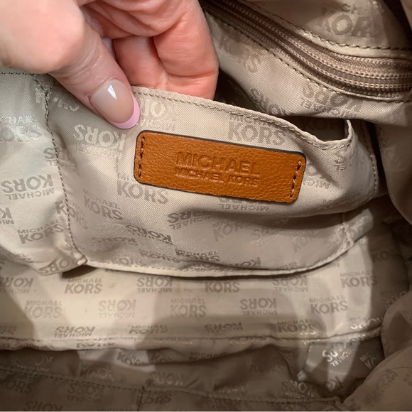 Michael Kors Signature Ring Tote East West Vanilla / Brown Leather Shoulder Bag - Picture 5 of 15